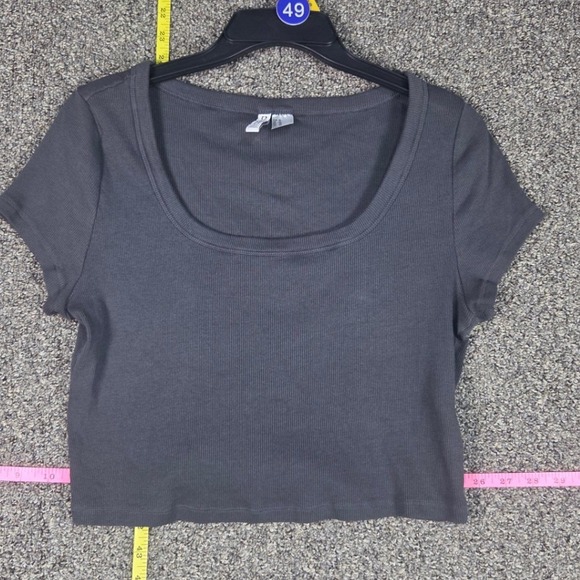 H&M Tops - Divided H&M Crop Top Women XL Gray Ribbed Scoop Neck Short Sleeve Basic